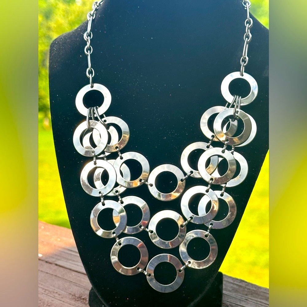 🩶Woman’s NY Charcoal Chrome Layered Circle Necklace 18”~20”